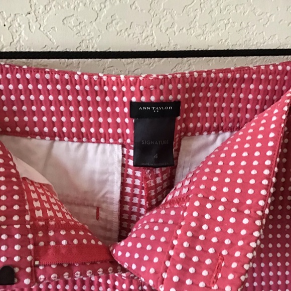 Ann Taylor Signature Scalloped Edge Shorts Size 4 - Picture 3 of 4